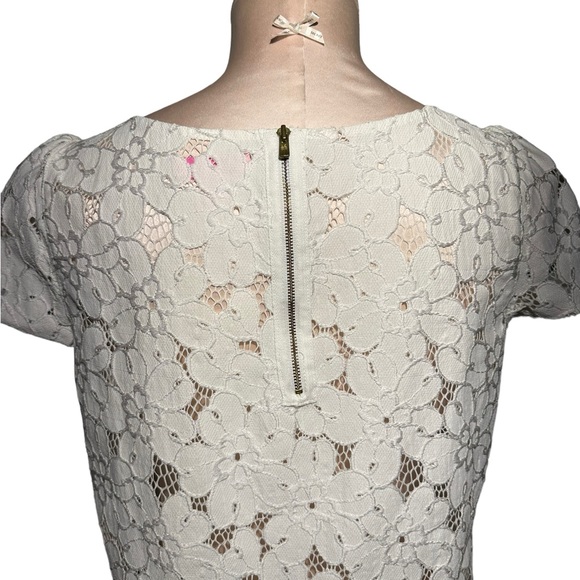 Lilly Pulitzer white top in Medium. Zip back. EUC. Absolutely beautiful - Picture 6 of 10